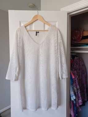 Ladies White V-Neck Swim Coverup Tunic (Size 1X)